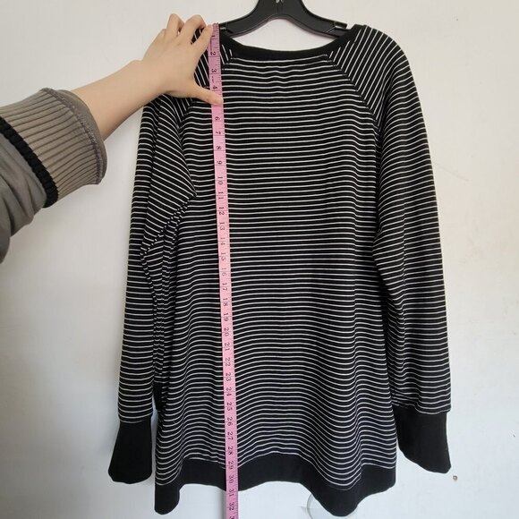Danskin Crisscross Hem Striped Tunic Pullover Sweater Top Black White Sz Medium - Picture 8 of 13